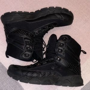 Women Under Armour Boots 🥾